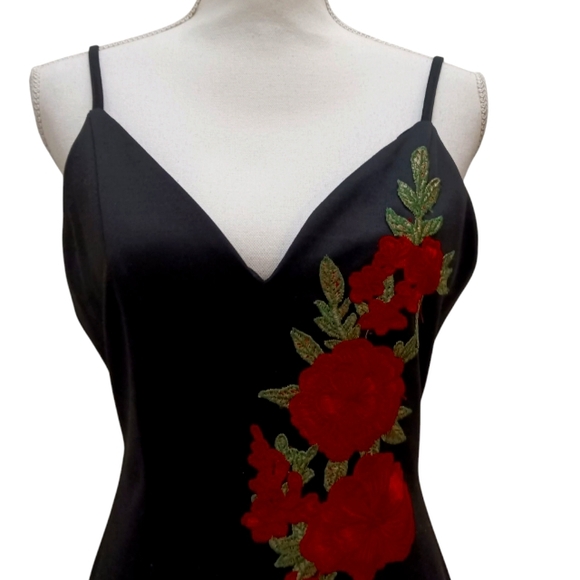 Charlette Russe black bodycon red rose applique mini dress - Picture 3 of 6